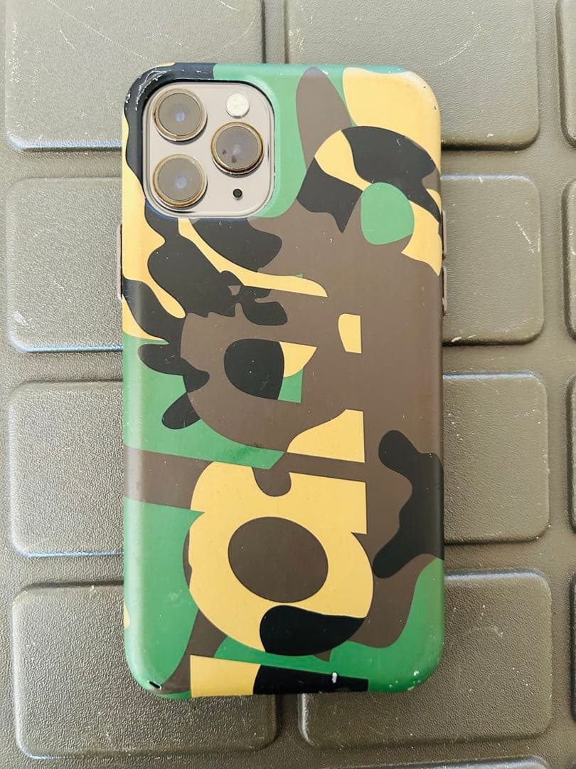 iPhone 11 Proスペースグレー 本体 Supremeケース付