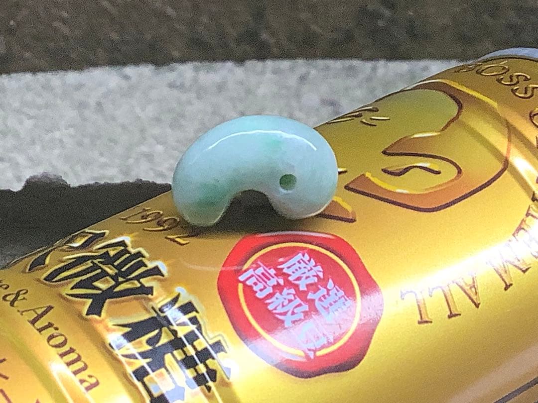⭕️厚い結晶‼️ 糸魚川翡翠ジェダイト勾玉　本物の高品質を　吉祥開運幸運呼ぶ縁起物‼️