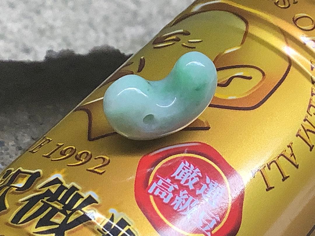 ⭕️厚い結晶‼️ 糸魚川翡翠ジェダイト勾玉　本物の高品質を　吉祥開運幸運呼ぶ縁起物‼️