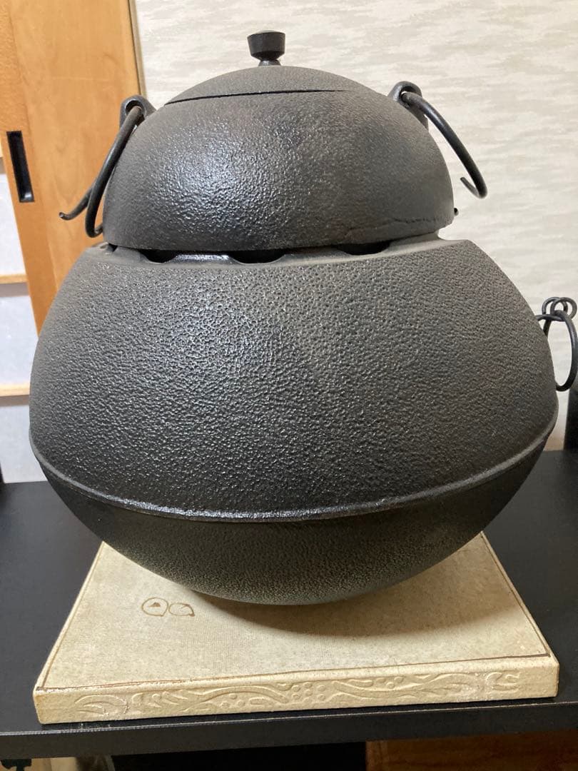 逸品！黒い鋳鉄製茶釜。