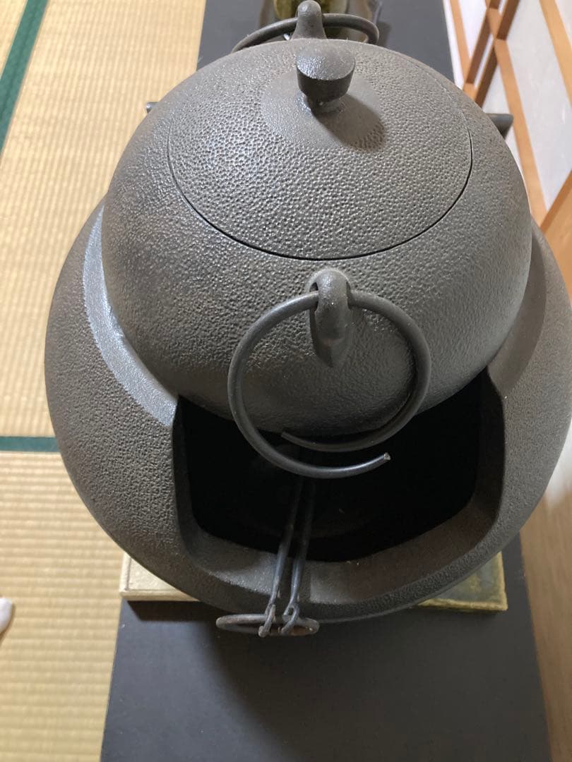 逸品！黒い鋳鉄製茶釜。