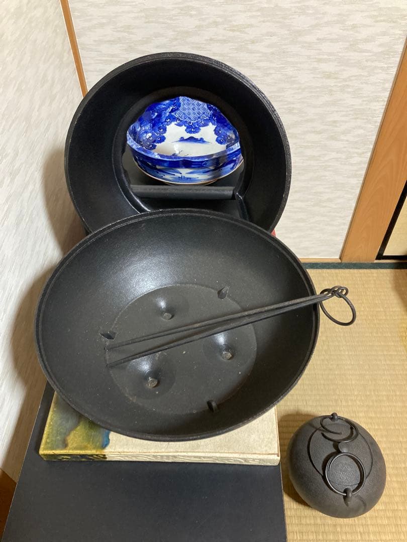 逸品！黒い鋳鉄製茶釜。