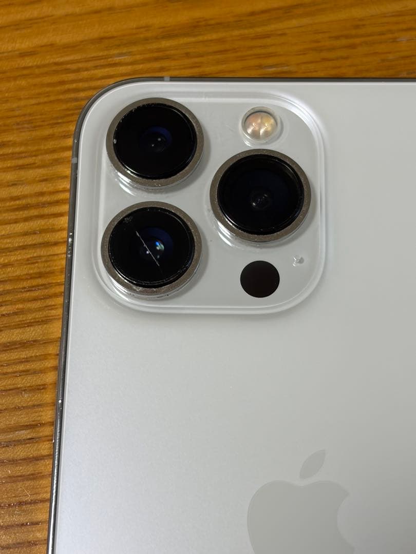 Apple iPhone 13 Pro 本体 画面にひびあり