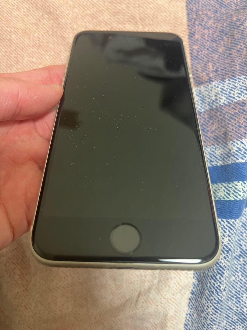 【初期化済み】iPhone SE 3世代　SIMロックなし