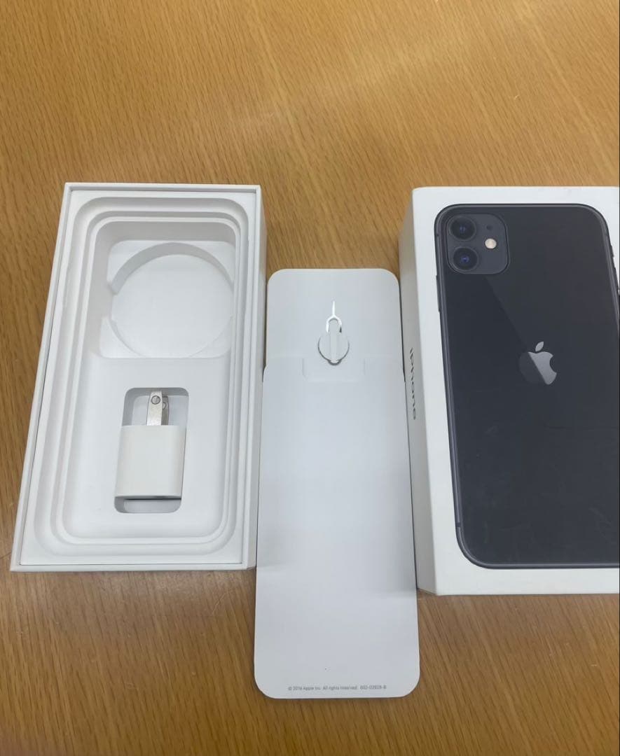 ほぼ未使用iPhone11 128GB ブラックSIMフリー バッテリー100%