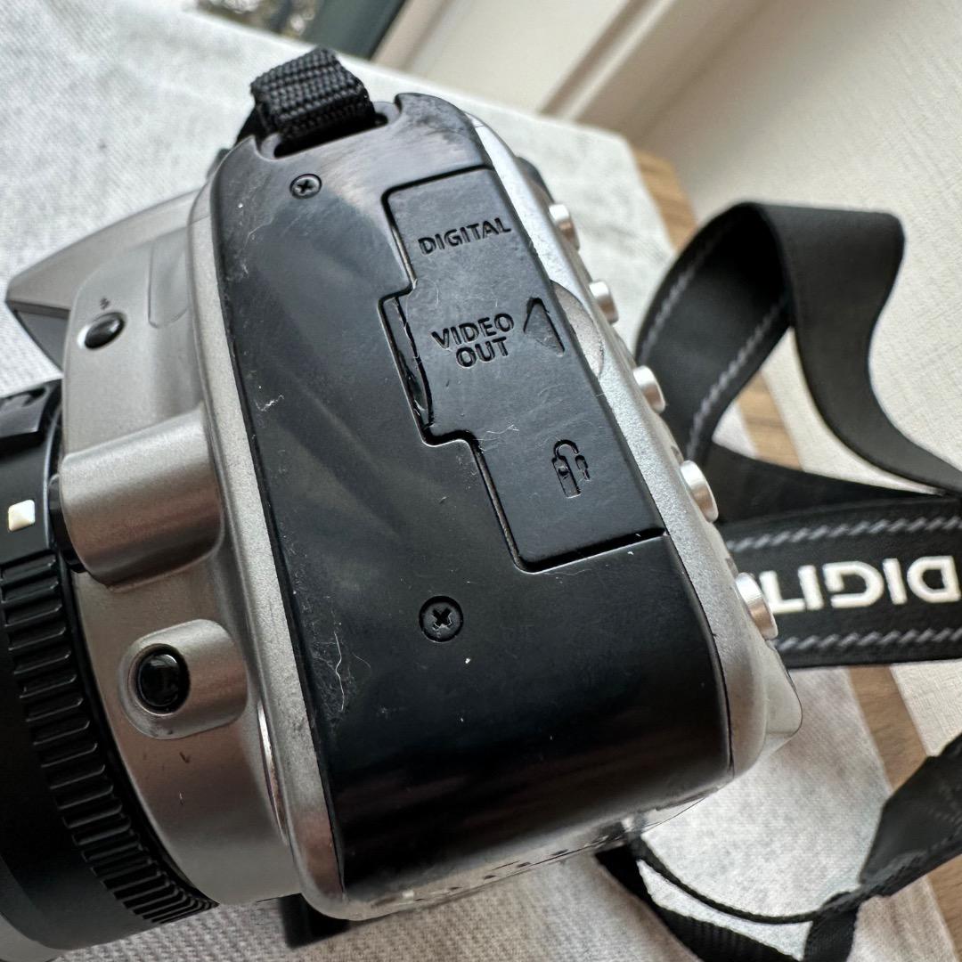 Canon EOS Kiss 初代 DS6041 デジタル一眼レフ
